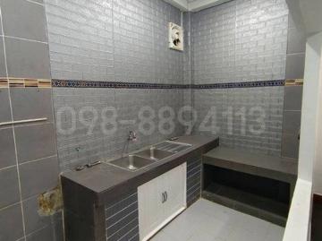 ขายทาวน์เฮ้าส์ 2 ชั้น หมู่บ้านพุดตาน เพชรเกษม 81 บ้านรีโนเวทตกแต่งใหม่ เนื้อที่ 16 ตรว 2นอน 2น้ำ หน้าบ้านไม่ชนใคร