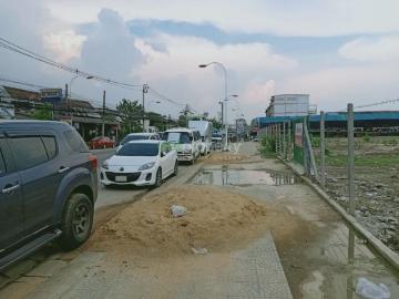ขายที่ดิน ใน บางกร่าง เมืองนนทบุรี เป็นที่ดินเปล่าสวยงาม ถมที่เรียบร้อย หน้ากว้าง 91 เมตร ลึก115 เมตร ที่ดินติดถนน