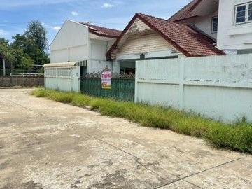 ขายบ้านเดี่ยวสองชั้นบ้านหลังหัวมุมอยู่หมู่บ้านมณฑลทิพย์โครงการติดถนนใหญ่พุทธมณฑลสาย 4 ซ. กระทุ่มล้ม 17