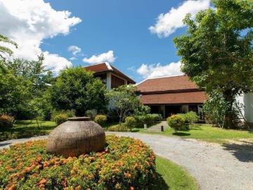ขายบ้านสไตล์ล้านนา ติดแม่น้ำปิง มองเห็นคุ้งน้ำสวย และวิวภูเขา ตกแต่งด้วยไม้สักทอง อ.เมือง เชียงใหม่