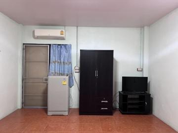 ขาย หอพักชลลดา ต.ช่องสาริกา จ.ลพบุรี ผู้เช่าเต็ม 111 ตรว. ผลตอบแทนดี มีที่จอดรถ
