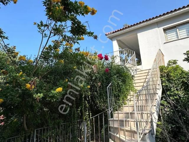 K.k.t.c. Girne Alsancak Site İçi Eşyalı 1+1 Satılık Daire