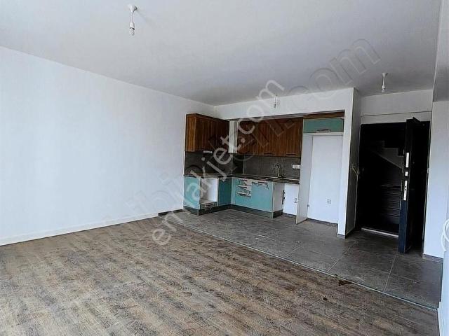 K.k.t.c Girne De 1+1 Sıfır Site İçerisinde