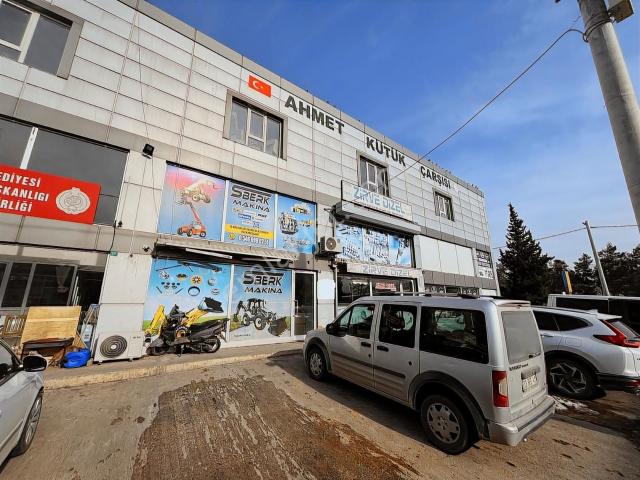 Kılınç Emlak'tan Ahmet Kütük İş Merkezinde Satılık 3 Katlıişyeri