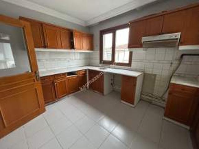 Kılavuzçayırı Caddesinde 3+1 Ön Cephe