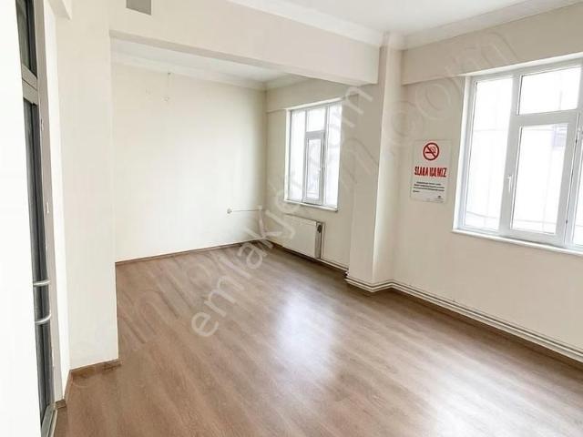 Kırşehir Mucur Meydan'da Yatırıma,kiraya Ve Oturuma Hazır Dükkan