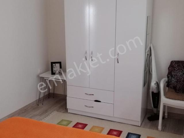 Kırklareli Hacızekeriya'da Satılık Göl Manzaralı Bahçeli Ev