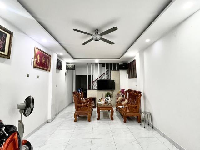 Kẹt ngân hàng gấp bá n nhà phố 4 tầng Đoàn Giỏi ngay Aoen Tân Phú. Tầm giá dễ tiếp cận cho người mua lần đầu