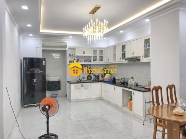 Kẹt vốn bán gấp nhà mặt tiền chính chủ đường số, q7