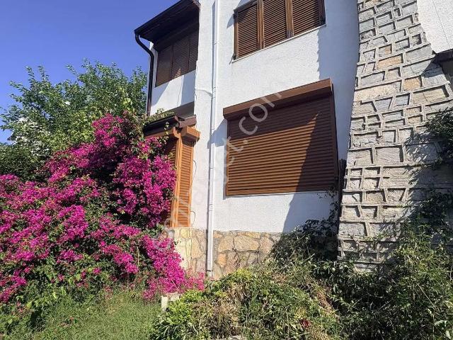 Kıyıkışlacık Zeytinlikuyu Tepeköy Tatil Sitesinde Ön Cephede
