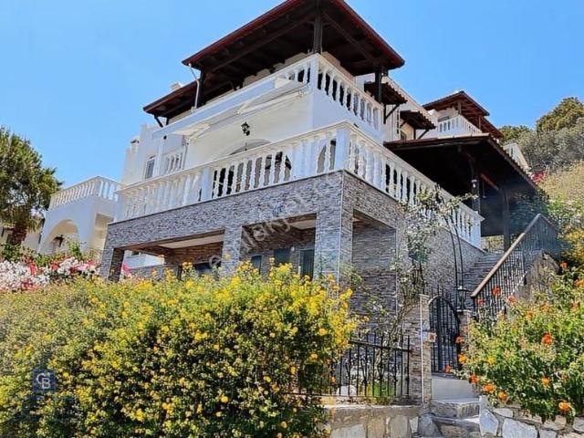 Kıyıkışlacık Deniz Manzaralı Gülümkıyı Sitesi Plajlı 3+1 Villa