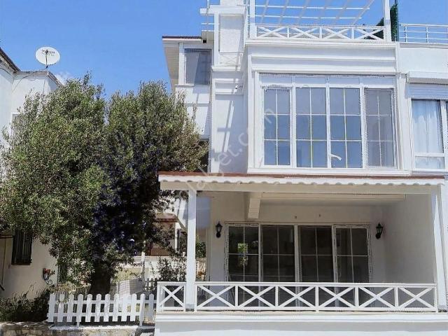 Kıyıkışlacıkta Özel Plajlı İkiz Tripleks Yazlık