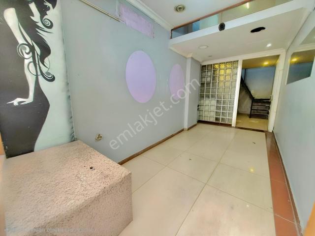 K.yaka Çarşı Ve Yuva Yakını İşlek Cadde Mutfak, Wc 40 M2