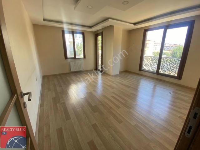 Kızılay Caddesinde Geniş Daire