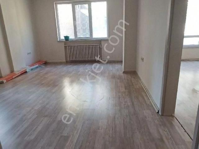 Kızılay İzmir 1 Caddede Ara Katta Kombili Asansörlü Full Yapılı İş Yeri 3+1 Kiralık
