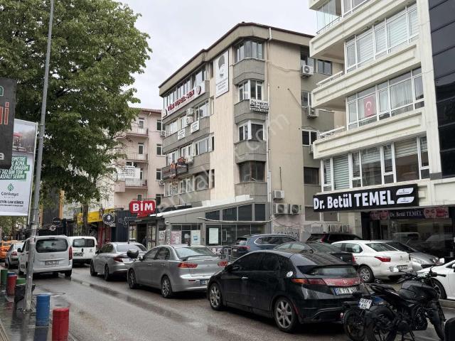 Kızılay Konur'da Ara Kat Asansörlü Yapılı 2+1 Kiralık Daire