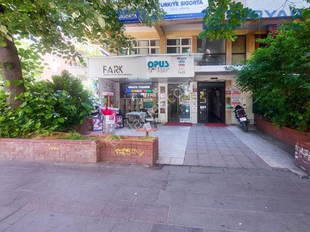 Kızılay Yüksel Caddesinde 274m2+24m2 Dükkan