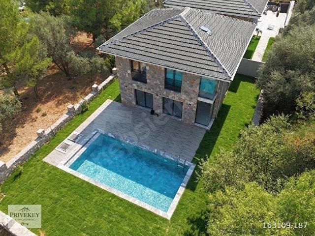 Kızılbel de Doğa İçinde Lüks Dubleks 3+1 Satılık Villa
