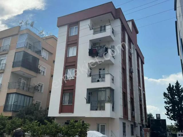 Kızıltoprak Mh. Merkezi Konum 2+1 Satılık Daire