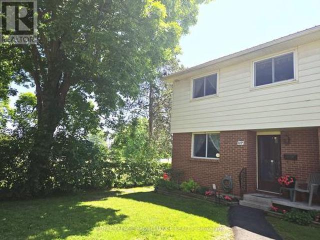 K 209 North Park Street, Belleville Ward, ON, K8P 4T9 townhouse for sale | Listing ID X12312 | Royal LePage