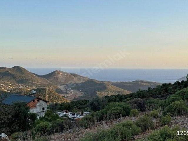KAŞ'TA DENİZ MANZARALI 1562 M ARSA İÇİNDE MÜSTAKİL TEK KATLI EV