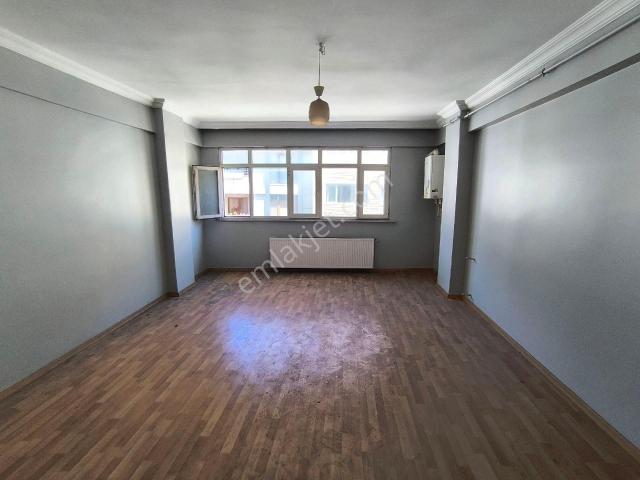 Kağıthane Çağlayan Vatan Cad.2+1 İskanlı 3.kat Asansörlü Satılık Daire