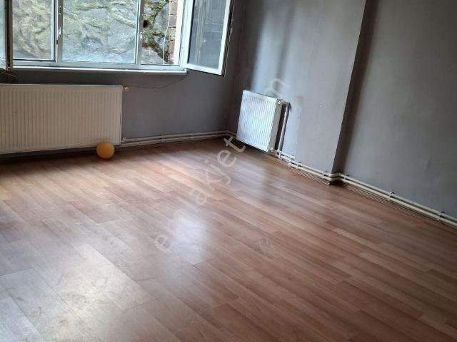 Kağıthane Harmantepe De Büyük Balkonlu Kiralık Daire