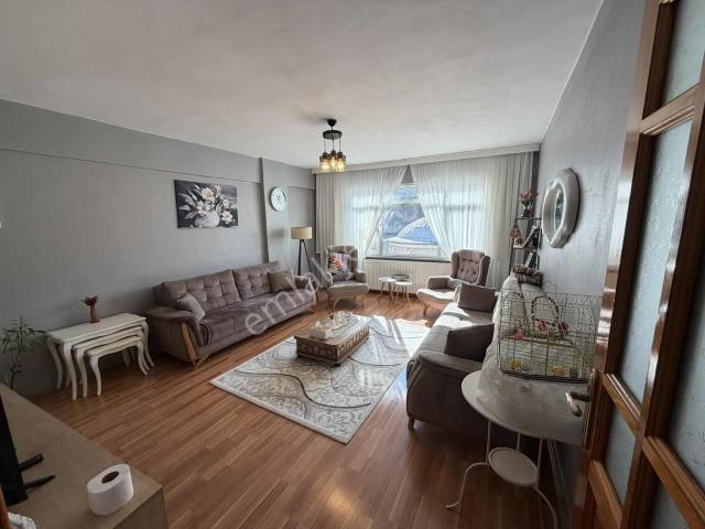Kağıthane Hürriyet'te Cadde Üzeri 3+1 Daire 120m²