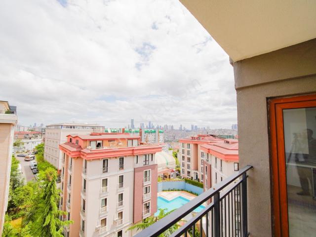 Kağıthane Merkez Kiralık 2+1 Toki Hizmet Sitesinde Havuz Manzara