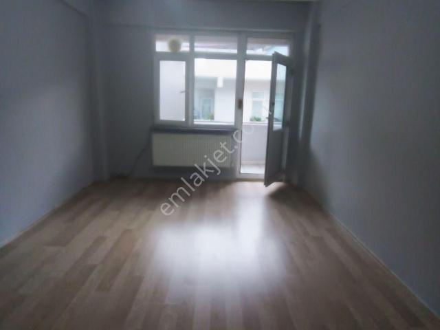 Kağıthane Merkezede Kiralık Büyük Balkonlu Manzaralı Daire