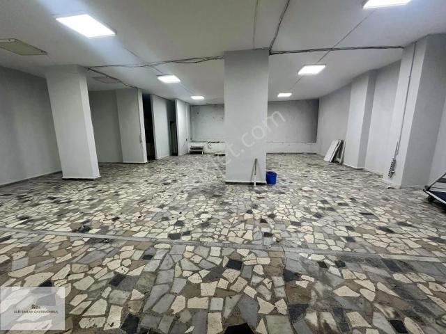 Kağıthanede Kiralık 260 M² Dükkan / Depo / İşyeri