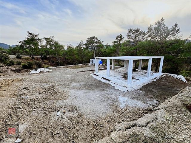 Kaş Uğrar'da Köyiçi Mevkiinde 1.100 M2 Tesviyeli Hobi Bahçesi