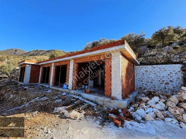 Kaş Bölgesinde Natamam Müstakil Ev