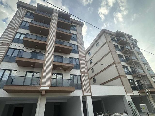KAÇMAZ EMLAK'TAN NECİP FAZIL DA CADDEYE YAKIN SIFIR 2+1 DAİRE.