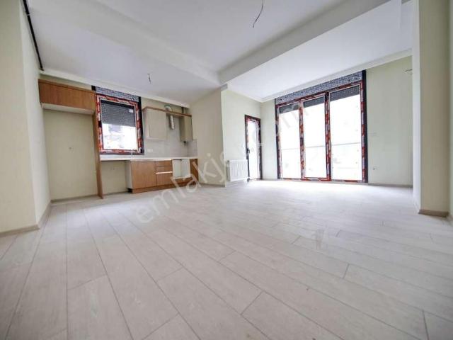 Kaçmaz'dan Altayçeşme'de Bağdat Caddesi Üzerinde Kiralık 2+1