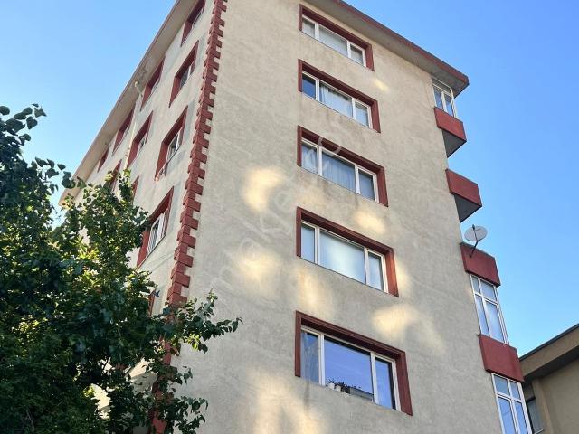 Kaçmaz'dan İçerenköy Merkez'de Asansörlü Bina'da Katta Tek 3+1
