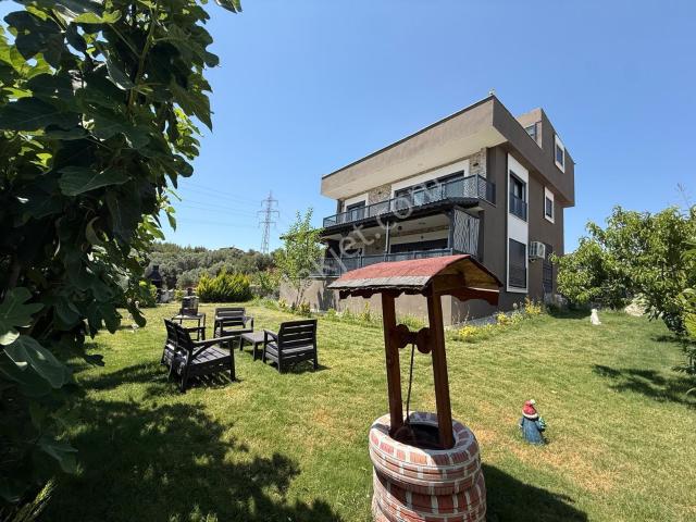 Buca Belenbaşı'nda Satılık Lüks Tripleks Villa 6+1