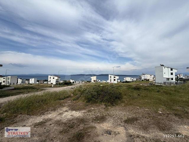 Kamukentte 3.5 kat imarlı 250 m2 arsa