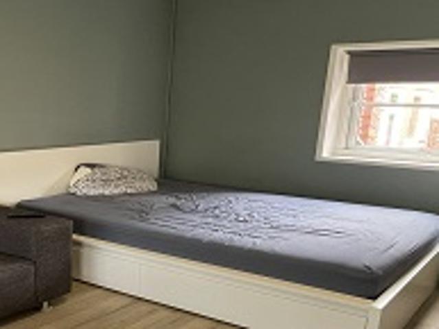 Kamer Van der Waalsstraat in Groningen