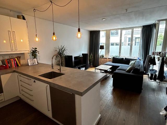 Kamer vrij in ruim appartement op de Kerkstraat