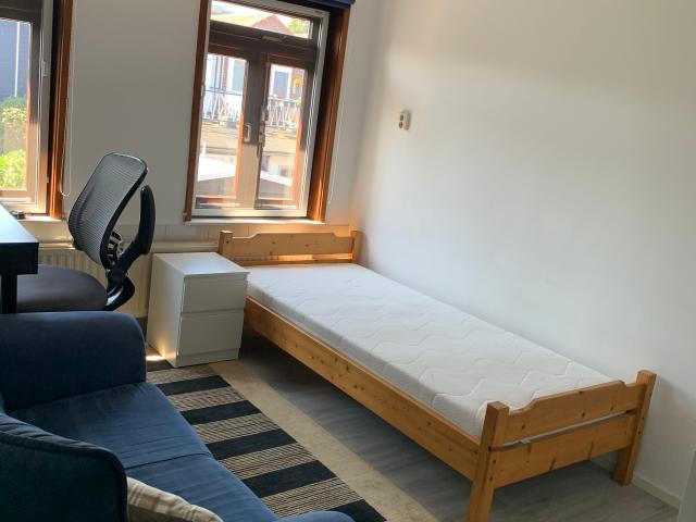 Kamer bij station en centrum