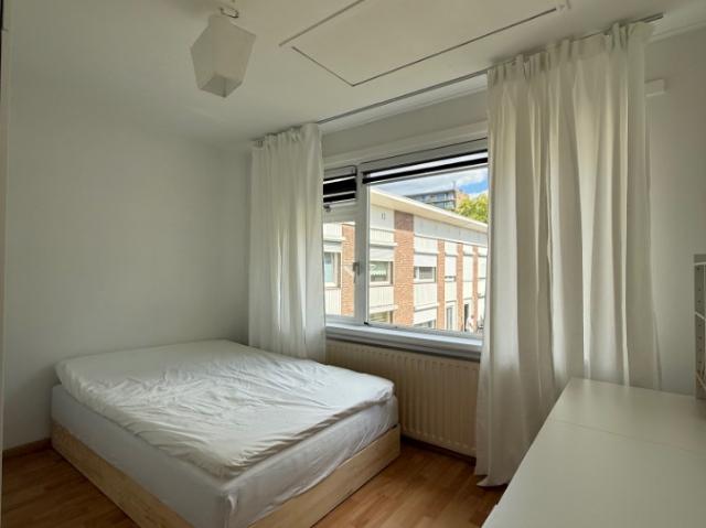 Kamer in een appartement op de Eduard Meijerlaan