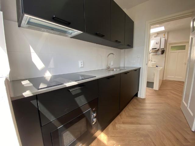 Kamer in gerenoveerd huis beschikbaar!, Groningen