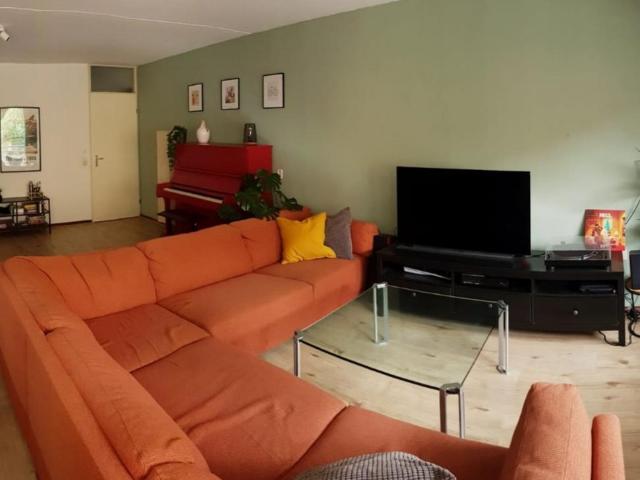 Kamer in groot appartement in Zuid