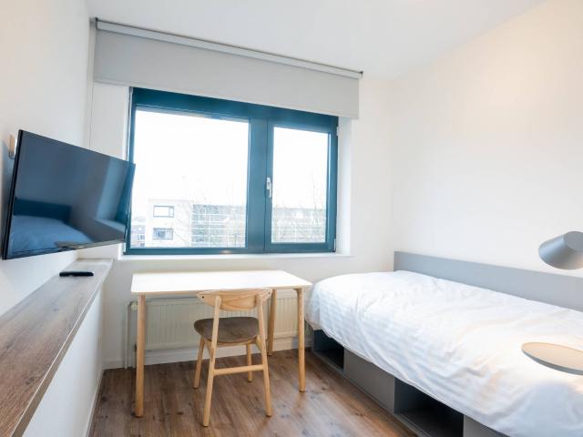 kamer in Leiden, Schipholweg