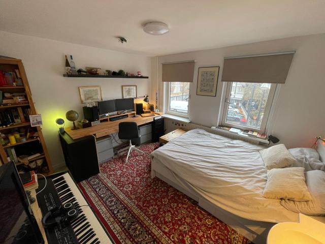 Kamer in leuk master/begin werkend huis
