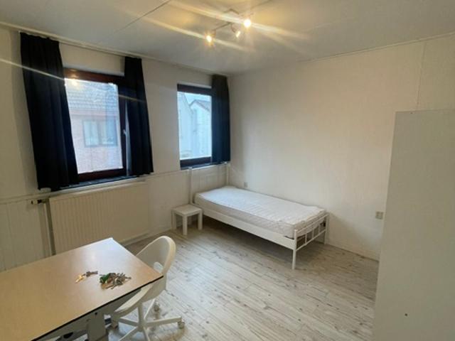 Kamer nabij centrum zijstraat Station
