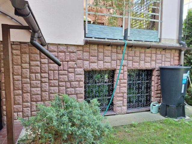 Kameralny apartament w przyziemiu domu, Wesoła