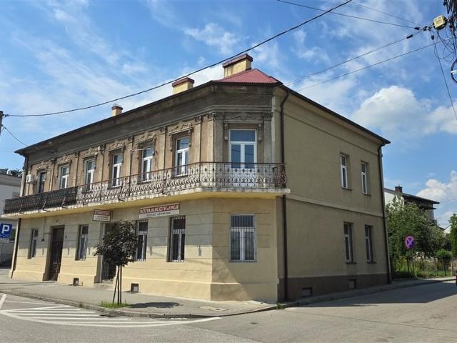 Kamienica w centrum Żabna, 330 m2, inwestycja