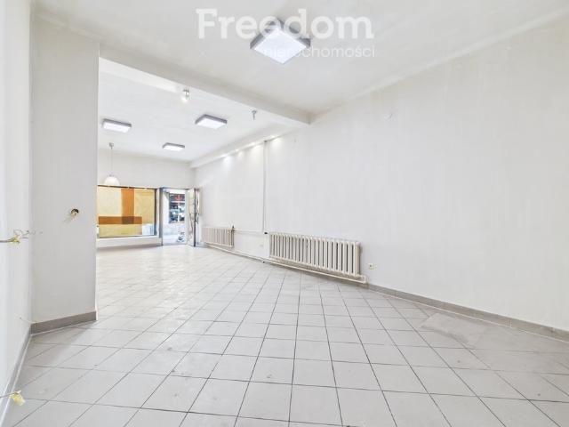 Kamienica w centrum Wadowic z biurami i lokalem handlowym